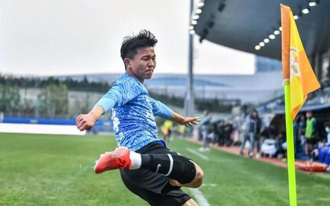 足球角旗杆为啥能被踢断,角旗杆被踢断会吃牌吗