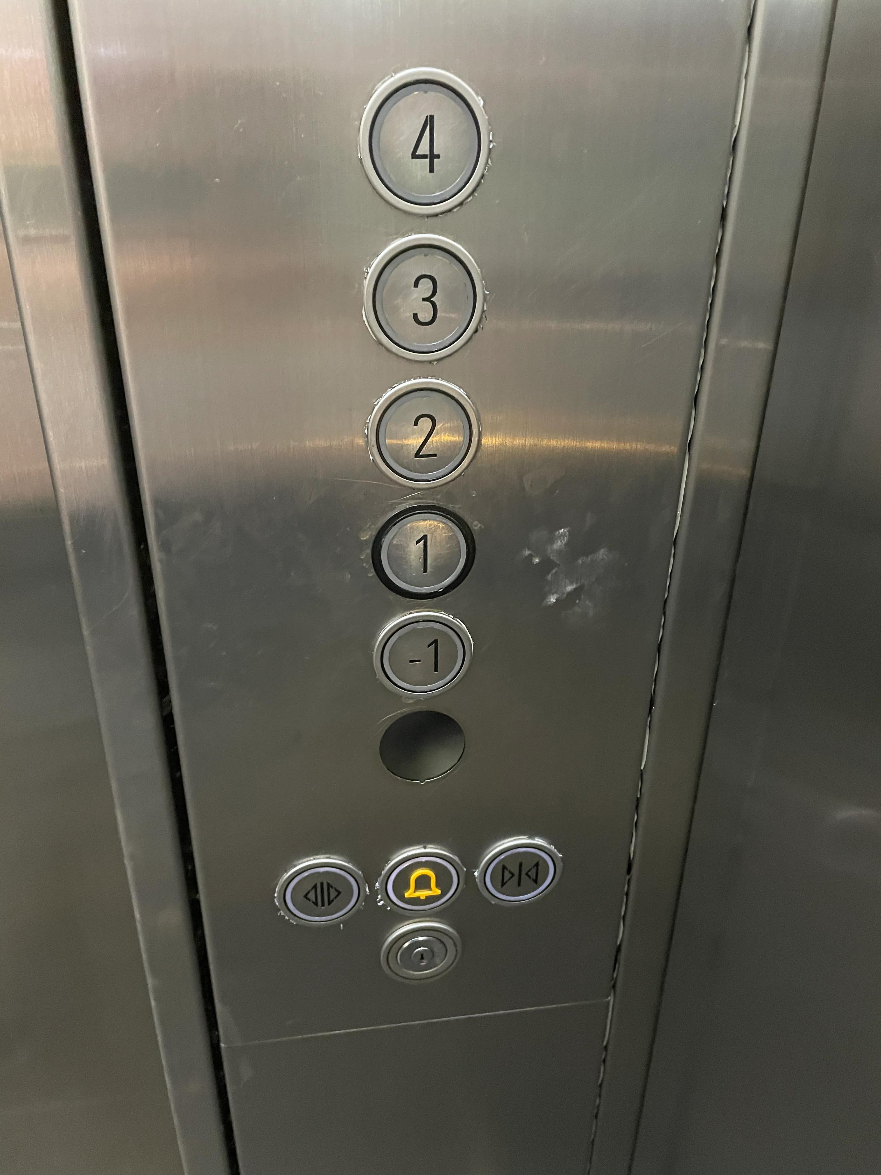 电梯天天坏怎么解决,电梯天天坏可以投诉物业吗