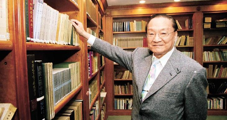 湖北最江湖大学:坐落长江之滨，校内7座山体，金庸大侠都在这里