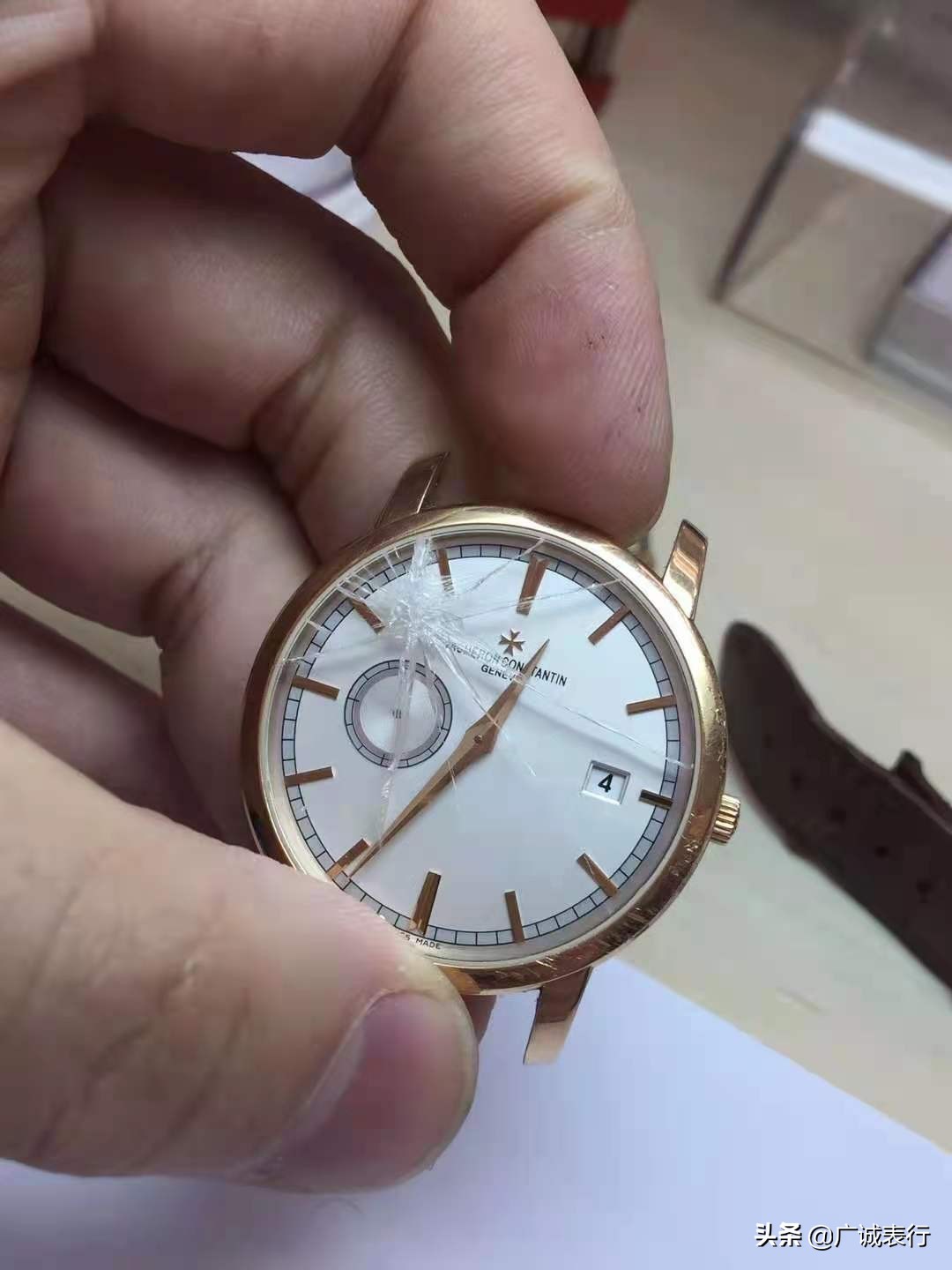 机械手表越走越快怎么解决,手表越走越快是假的吗