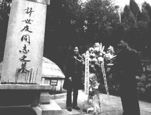 *世友许**指定要他当秘书，3年内为他2次破例，离开时：遇事来找我