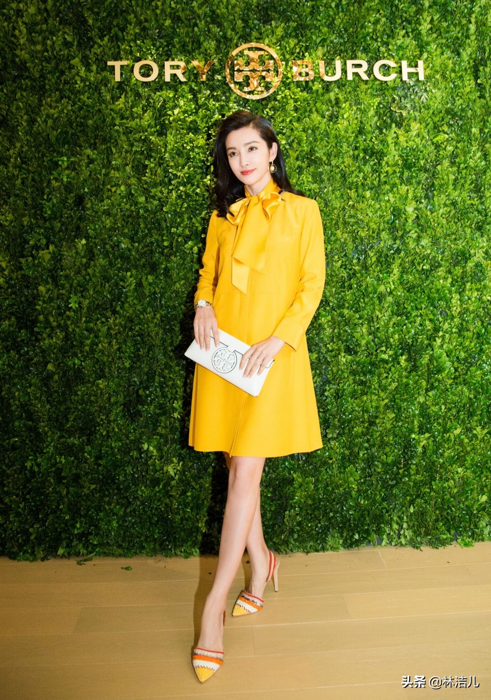 微博之夜粉色礼服2019,微博之夜深蓝礼服