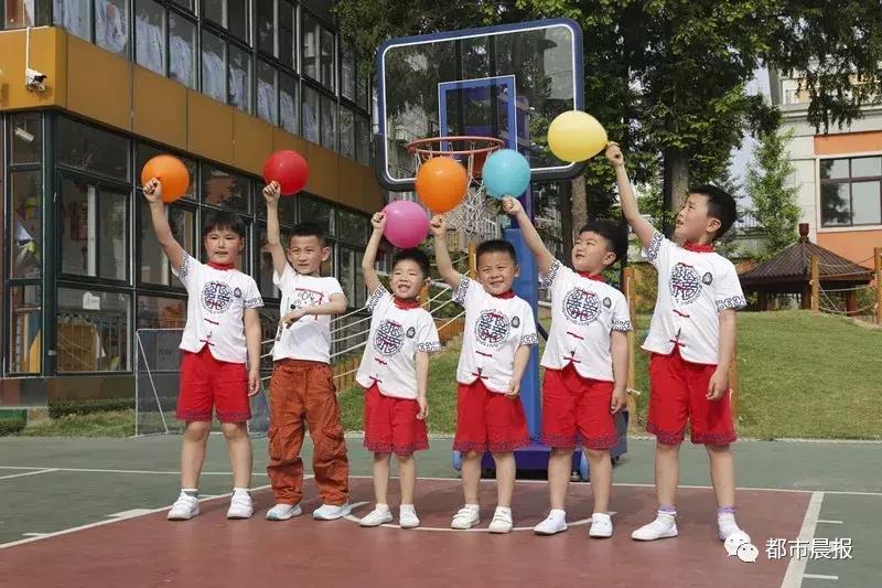 唐装、旗袍、英伦风,徐州各校的校服“秀”出新高度