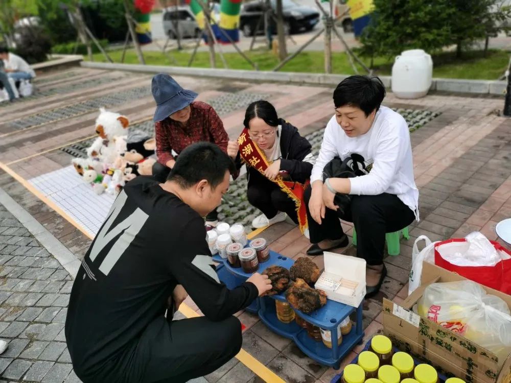 新湖社区携五矿地产营口公司营销部、五矿物业营口公司开展“五矿‘铂海之夜’露天电影节