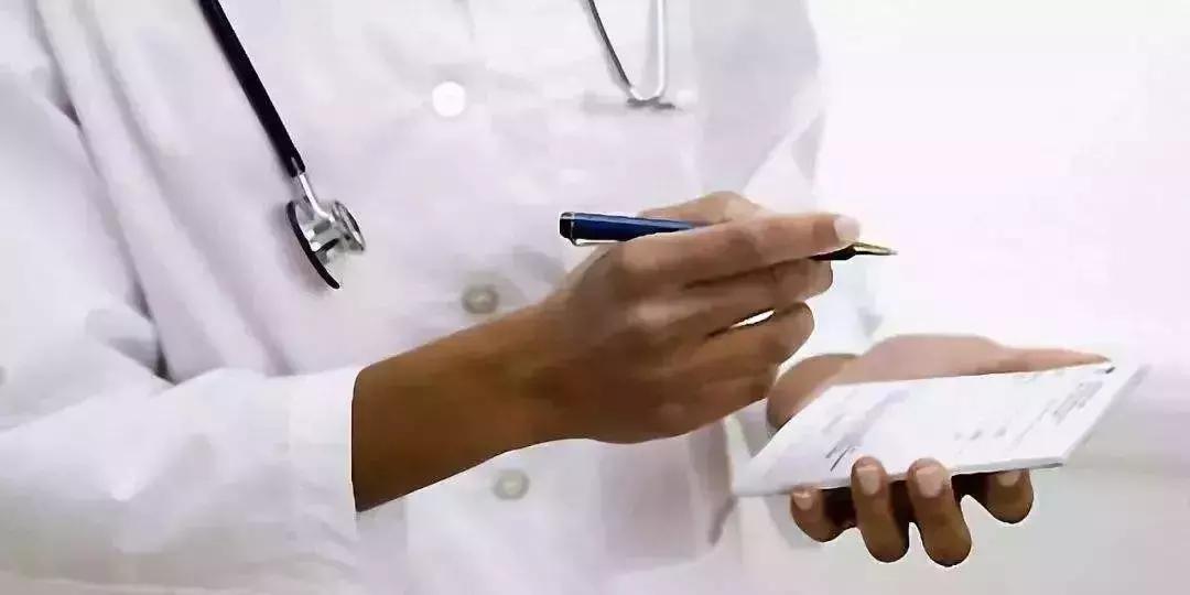 医生故意写错病历造成保险拒赔,病历写错了保险公司拒赔怎么办