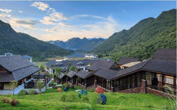 韶关的世外桃源，泡巴厘岛温泉，观小黄果树瀑布，享山景无边泳池