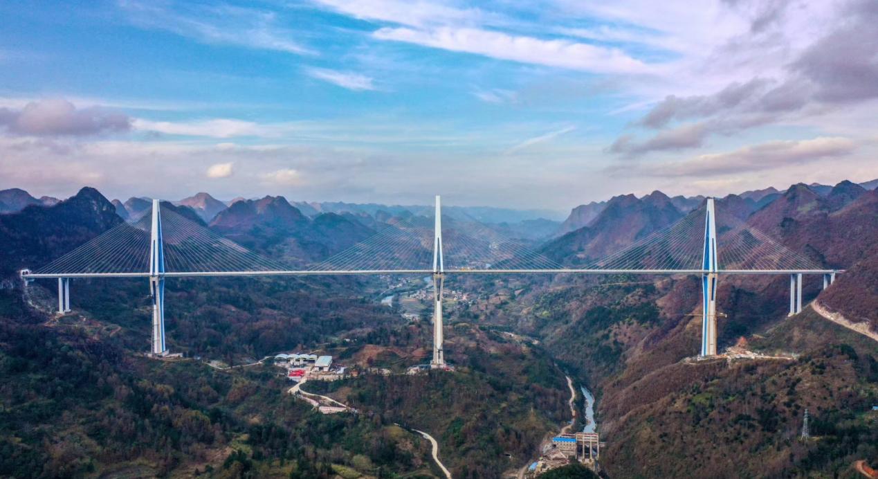 外国人评价平塘特大桥,平塘特大桥的通车最新视频
