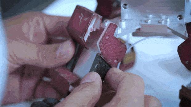 射击、近战、技能……不，这不是电脑游戏，这是Ganker机器人！