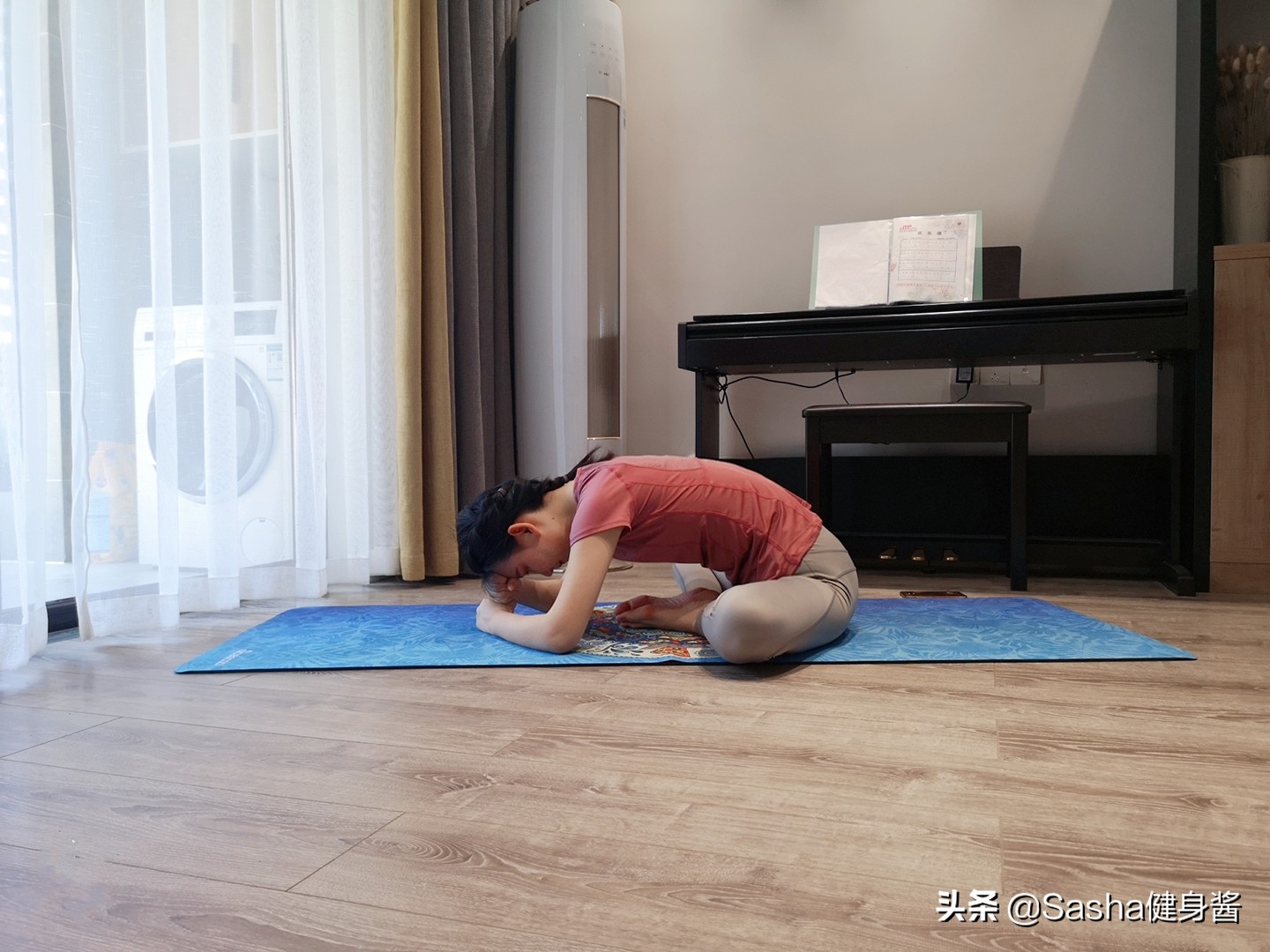 练好下犬式，释放压力，消除背部疼痛