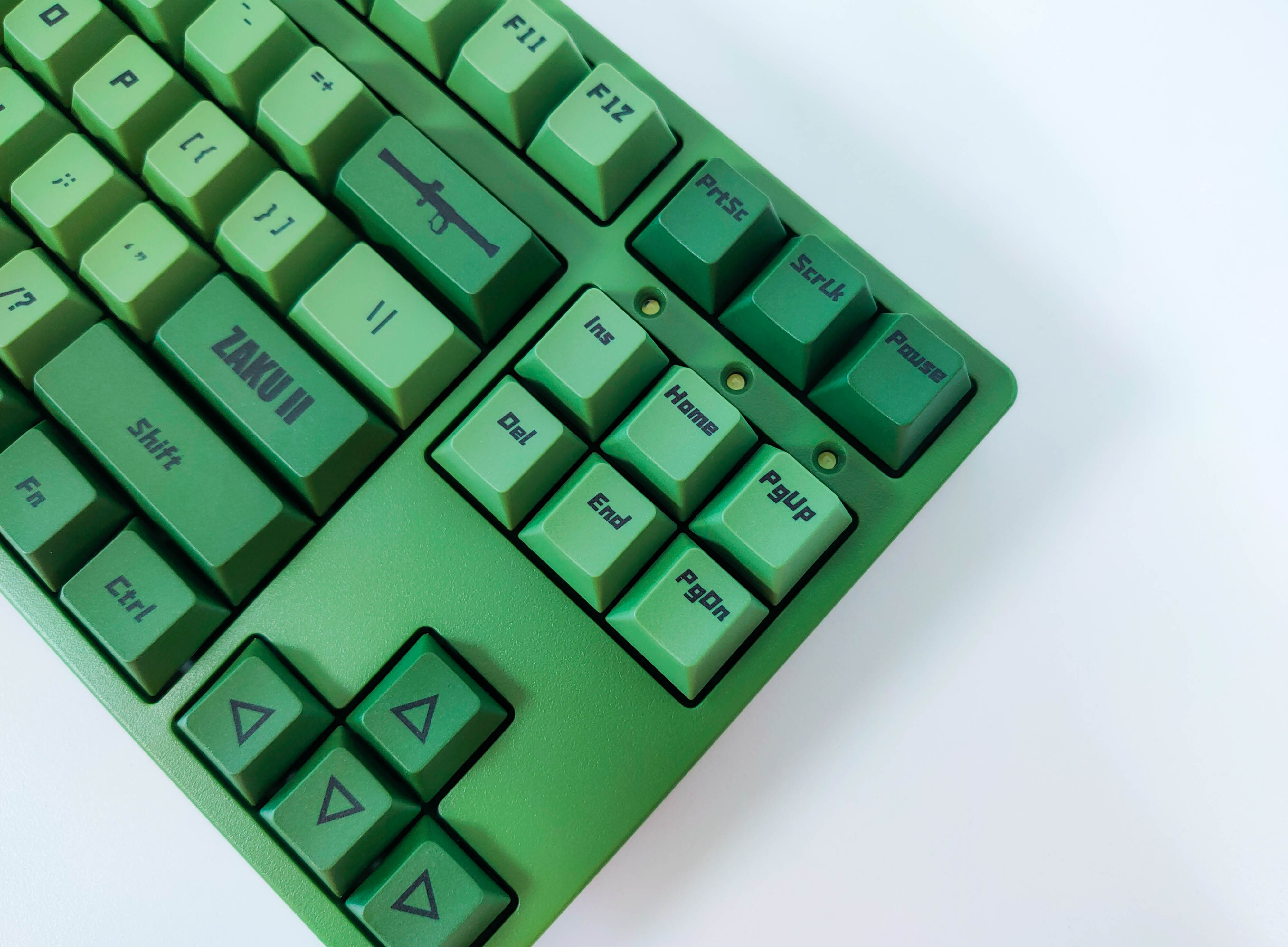 与高达、蝙蝠侠组队，ikbc机械键盘+安德斯特电竞椅套装评测