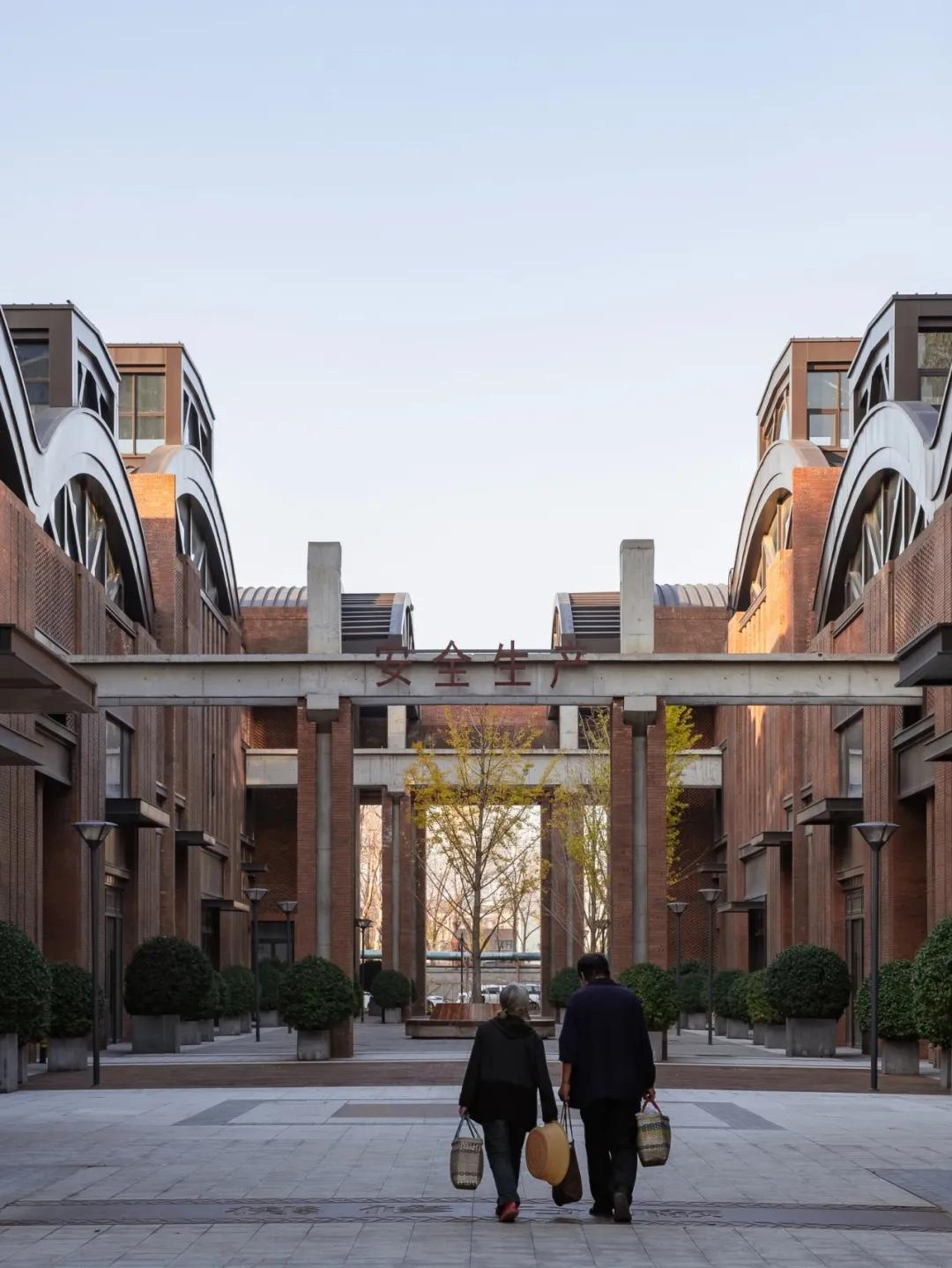 三重转换，天津天拖厂房改造/深圳华汇设计