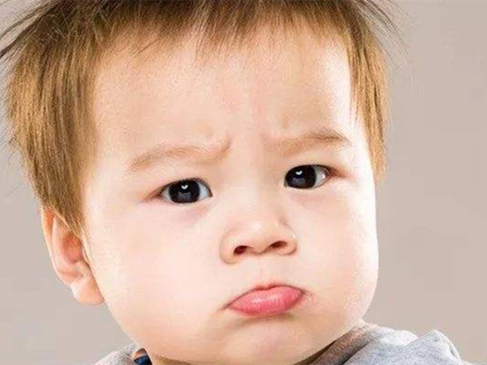 一岁多宝宝长牙发烧的症状与表现,两岁宝宝长牙的症状及缓解方法