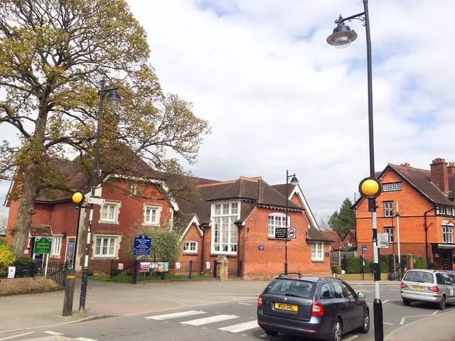 异国交通规则有哪些,国外红灯没有车辆可以过吗