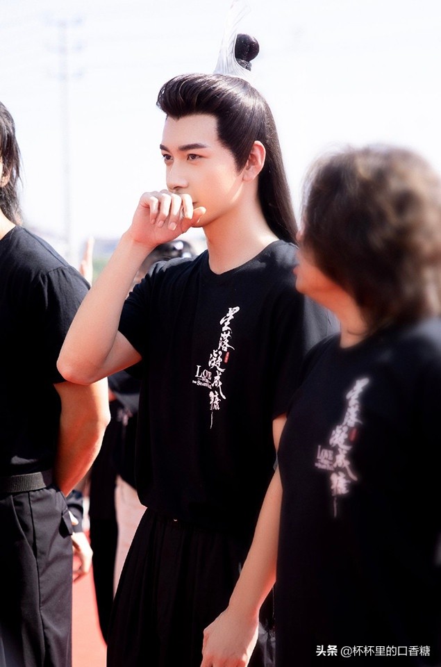 十大明星评价王一博,抖音公认十大帅哥王一博