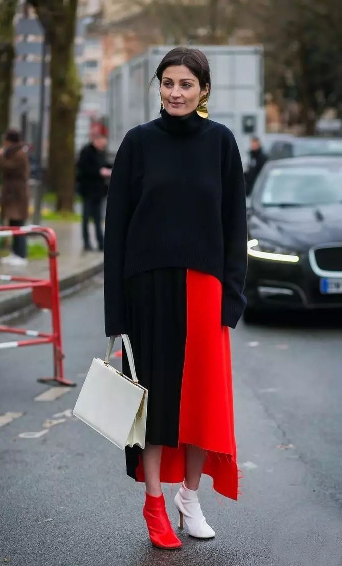 马丁靴就要过时了，今年流行穿鸳鸯鞋，搭风衣大衣特有范