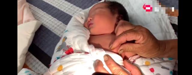 19岁女生没长出乳头，因出生时听信老人言，很多宝宝都被这样对待