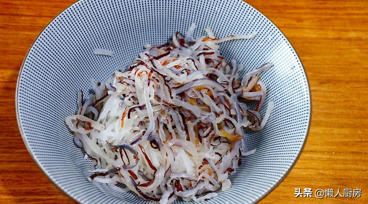 海蜇怎么做口感脆爽,凉拌萝卜海蜇正确方法