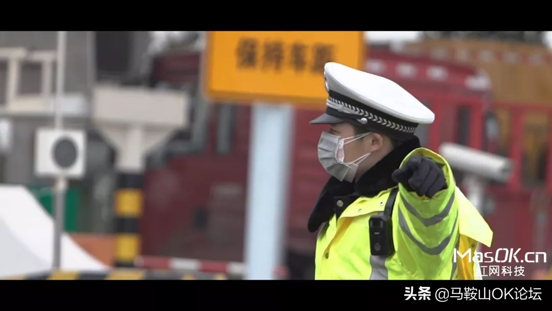 致敬白衣天使流泪视频,感人泪奔疫情现场