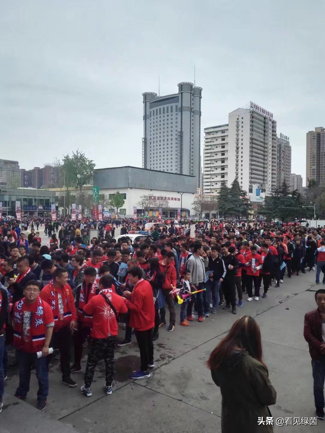 朱雀体育场采访球迷视频,朱雀体育场足球比赛