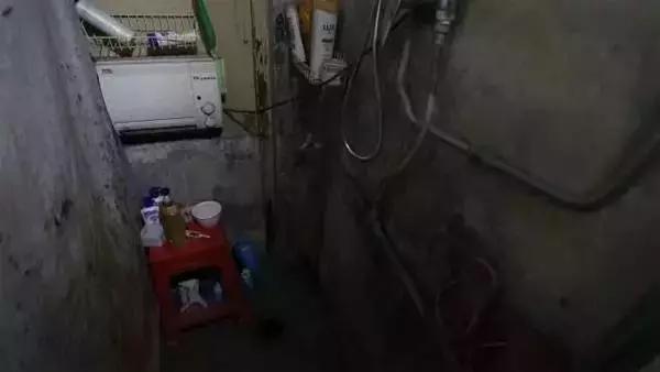 一家五口蜗居30平,一家三口蜗居在40平米的房子