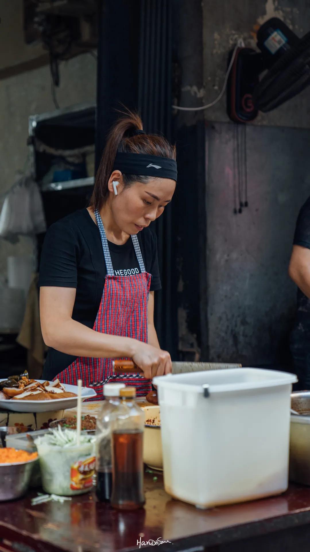 武汉吴长子卤菜,武汉卤菜店视频