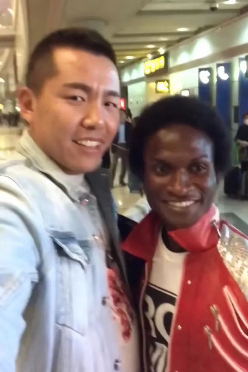 河南小伙辞职到非洲拍短视频成网红，有人专程飞来拜师