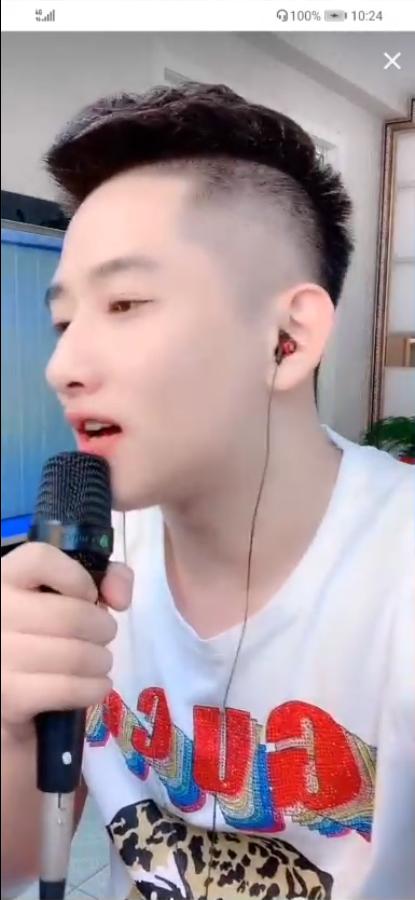 火山二宝独特唱腔从何而来？听他直播演唱改编歌曲就知道了