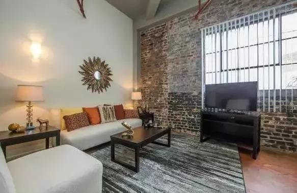 1000万美元在美国买房子,美国1000美元能租到什么样的房子