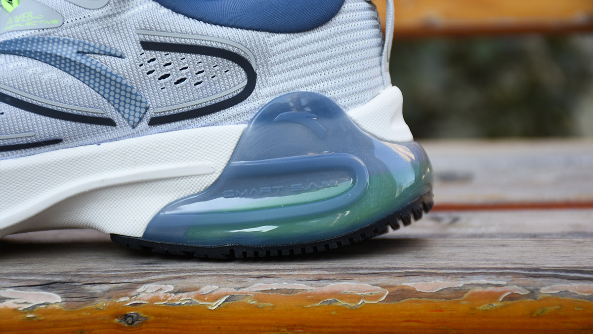 李宁超轻19和安踏跑鞋哪个好,公认脚感最好的10双国产跑鞋安踏