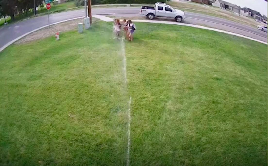 有人踩踏草坪怎么解决,有人在踩踏草坪解决办法