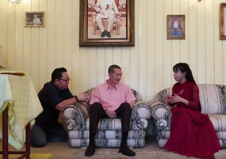 她在全世界圈粉,却在国内挨骂