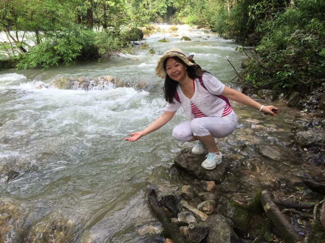 中国大妈旅游标配动作合集,中国大妈旅游拍摄姿势