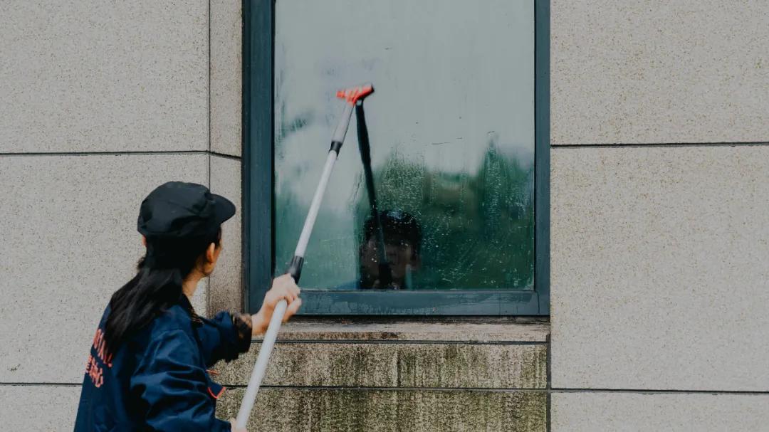 聚是一团火散是满天星完整的,聚是一团火散是满天星