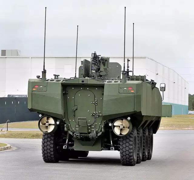 摩天大楼上面的机械怪兽,摩天大厦狂暴巨兽视频