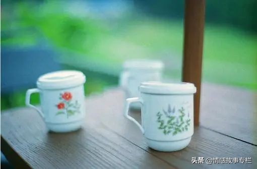 关于爱情伤感的句子心情短语,表达爱情伤感心情的句子