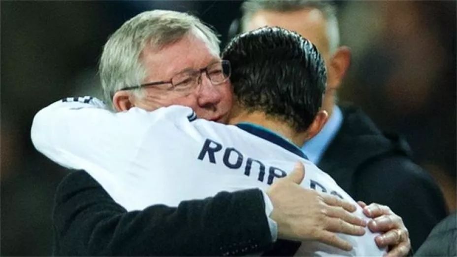 c罗与弗格森天下足球,师徒情深c罗晒与弗格森的合影