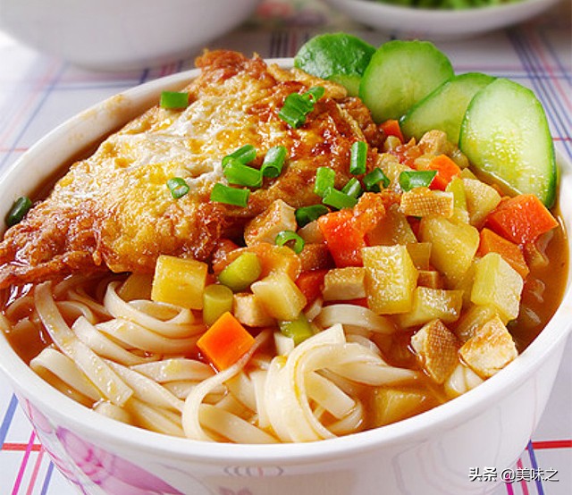 最简单热汤面的家常做法,热汤面的家常做法不辣