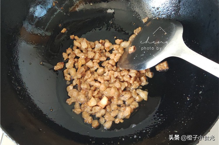 分享奶奶60年熬猪油的方法,老一辈熬猪油的方法