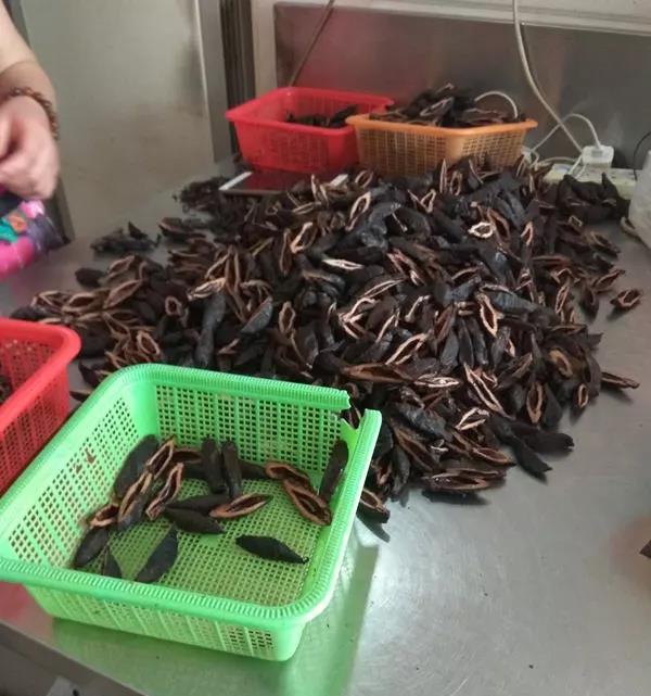 一年卖出百亿的槟榔广告被叫停，3位口腔癌患者讲述成瘾经过