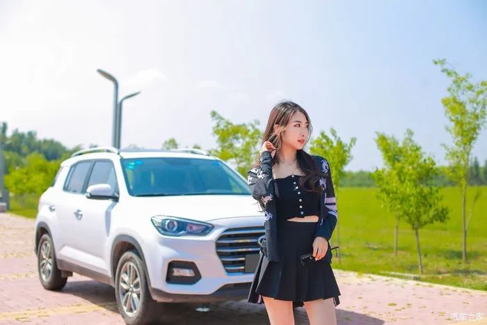 走稳重路线,北京现代ix35路上行驶视频