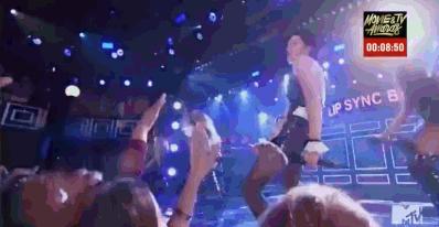 荷兰弟蜘蛛侠为什么可以爬墙呢,荷兰弟第一个反派