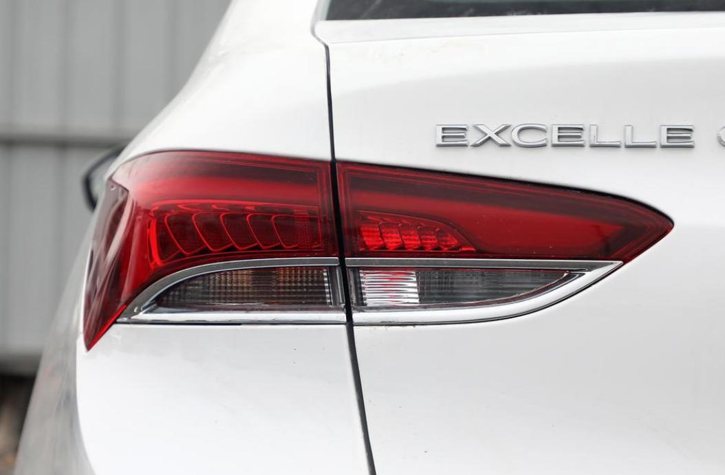 别克英朗1.6精英贷款落地价,第一次买车5万左右