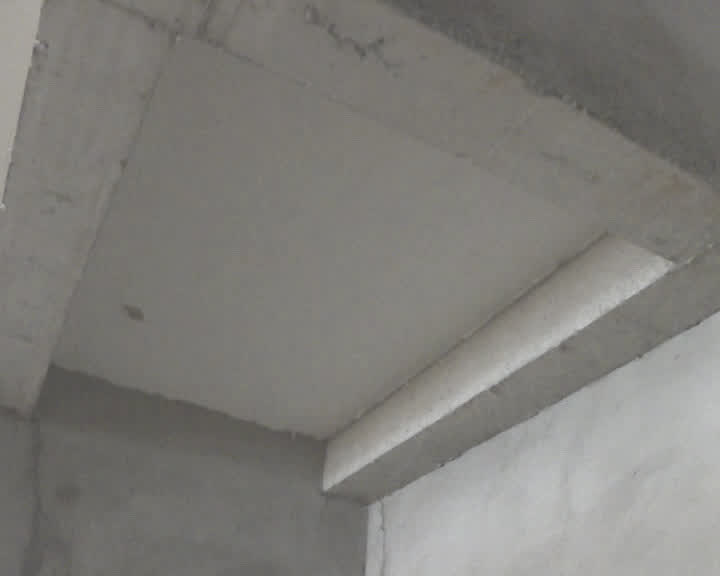 宝龙你赔我门面房，花89万买的，一开门头顶上这是啥？