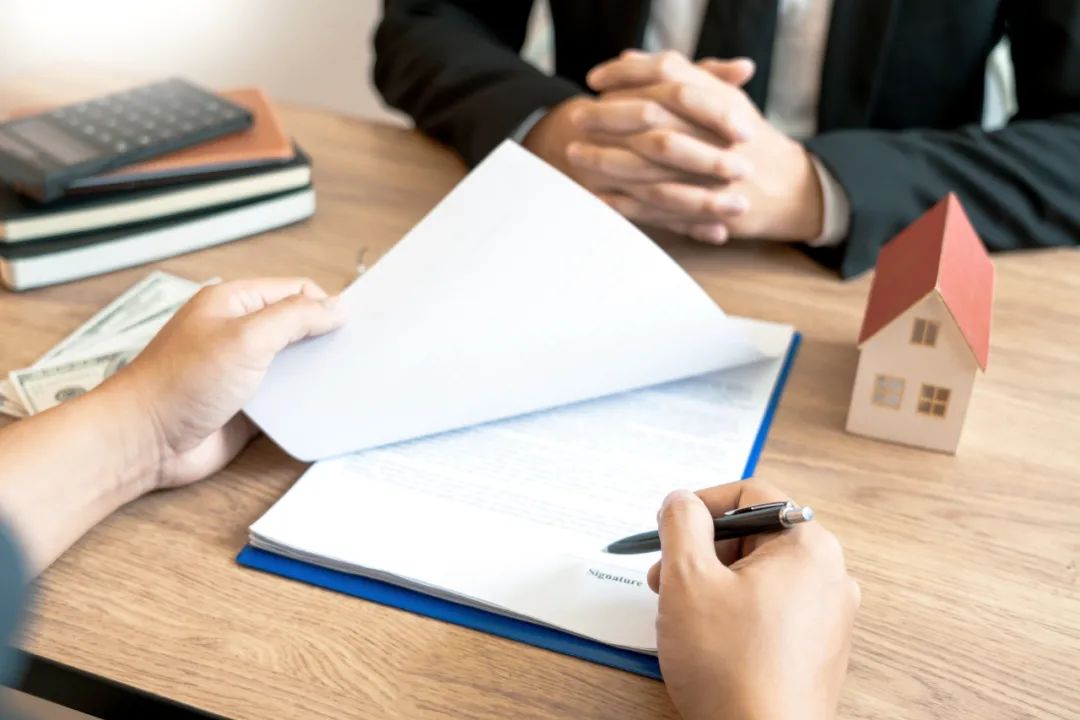 居间方违约责任,居间人的过错责任