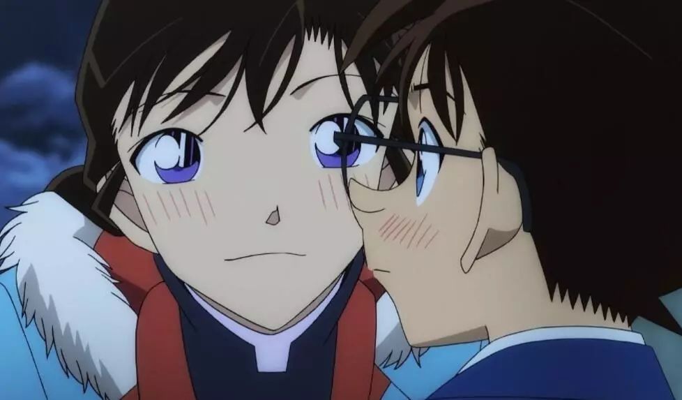 当柯南遇上蜡笔小新图片,毛利兰柯南接吻