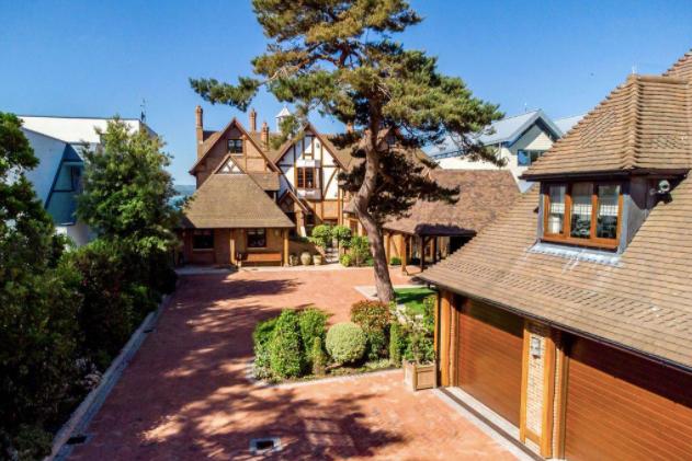 英国爱丁堡豪宅出售,英国海滨别墅