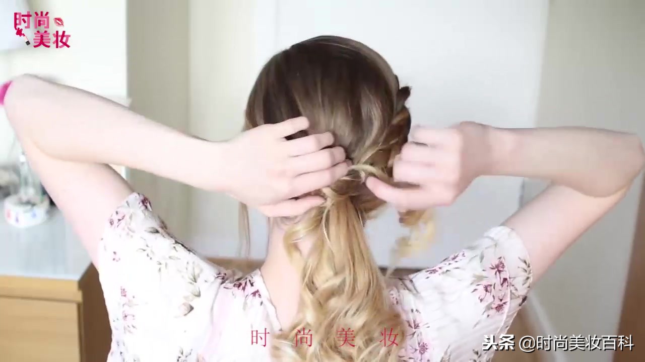 好看的马尾辫发型教程,不一样的简单马尾辫发型