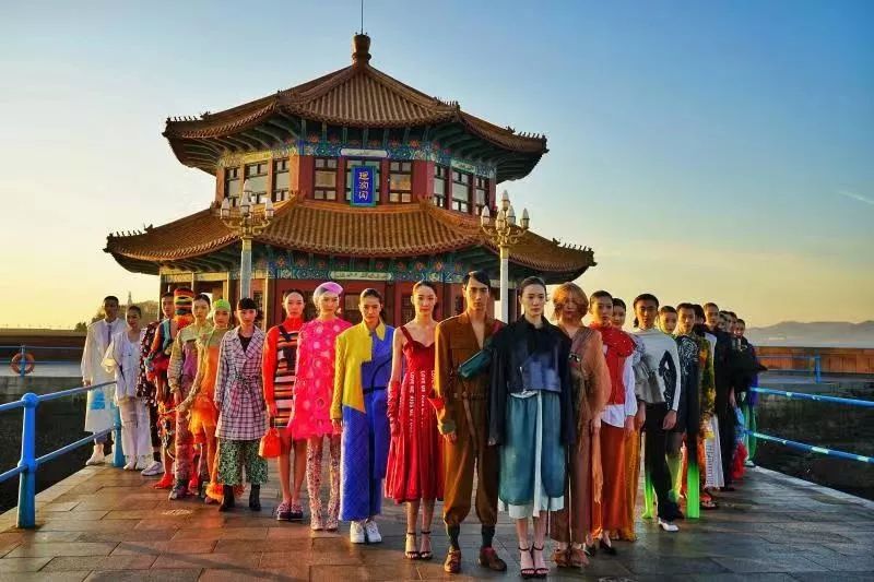 青岛栈桥变身,青岛新栈桥