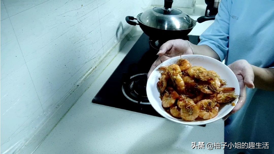 番茄油焖大虾最正宗做法,油焖大虾的最正确的做法