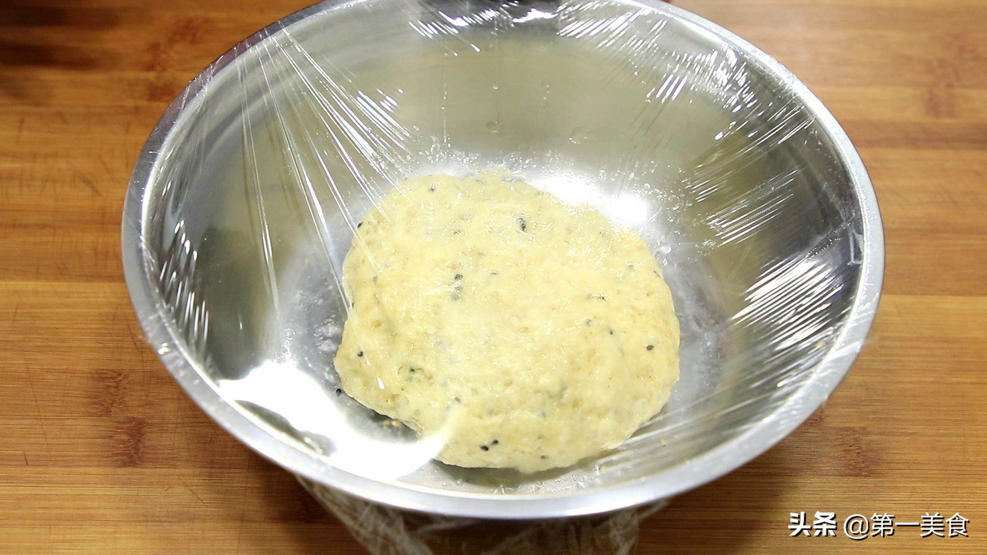 炸麻花怎样和面简单教程,炸麻花的做法和配方视频教程